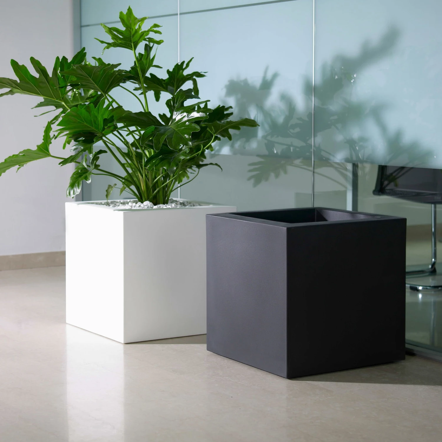 Pflanzkübel Kube, Perlschwarz, L 30 X B 30 X H 30 Cm 1 Pflanzkübel Kube, Perlschwarz, L 30 X B 30 X H 30 Cm